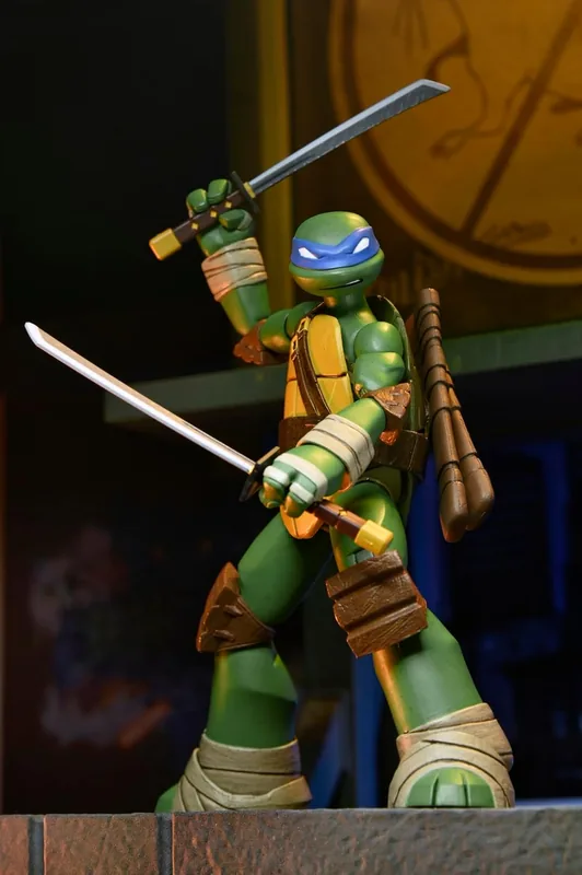 NECA Teenage Mutant Ninja Turtles Ultimate Leonardo 7-Inch Action Figure